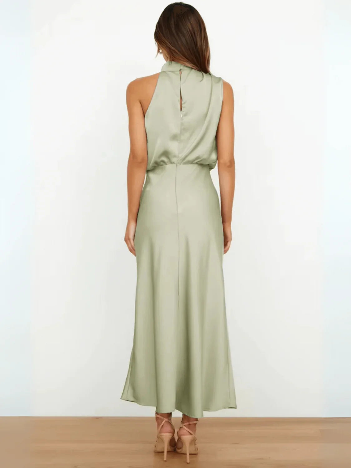 Vestido Midi Acetinado Acinturado com Gola Alta Drapeada Elegante – Ébano