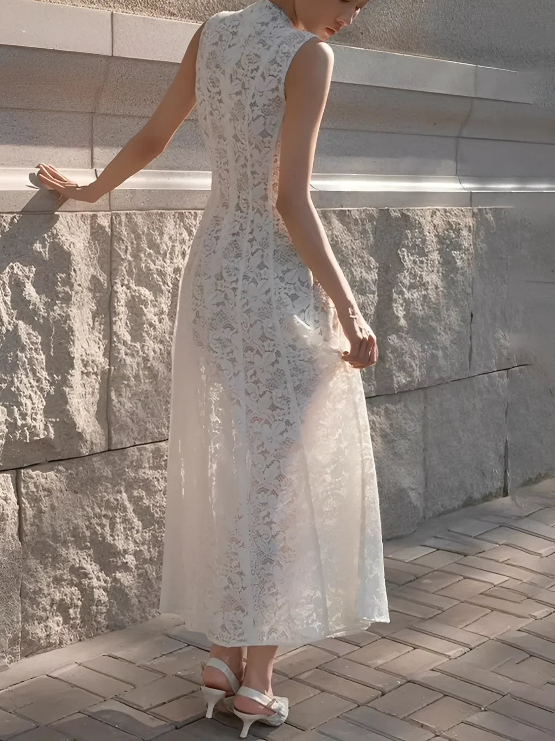 Vestido Midi em Renda Texturizada com Flores Acinturado – Carla