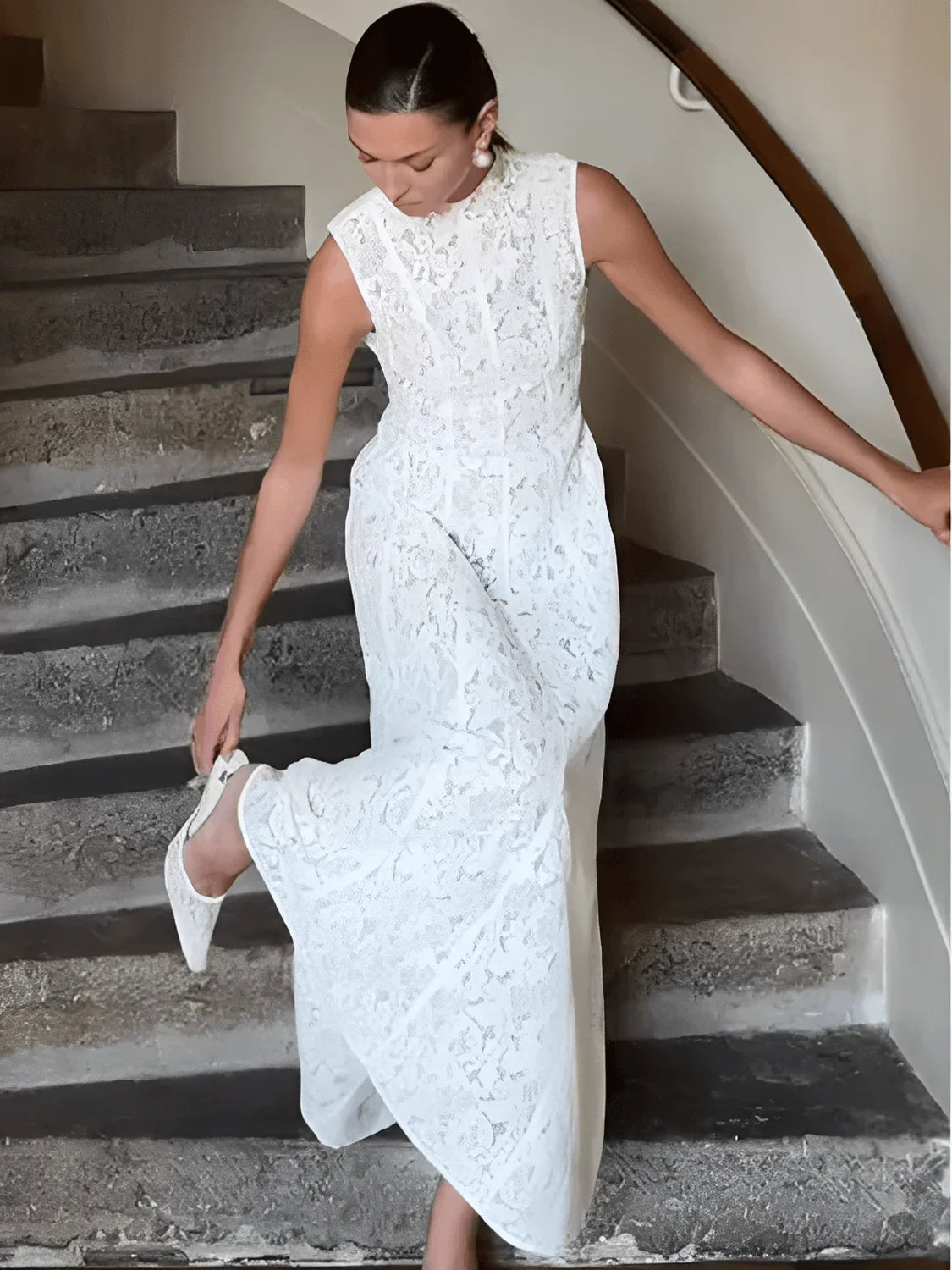 Vestido Midi em Renda Texturizada com Flores Acinturado – Carla