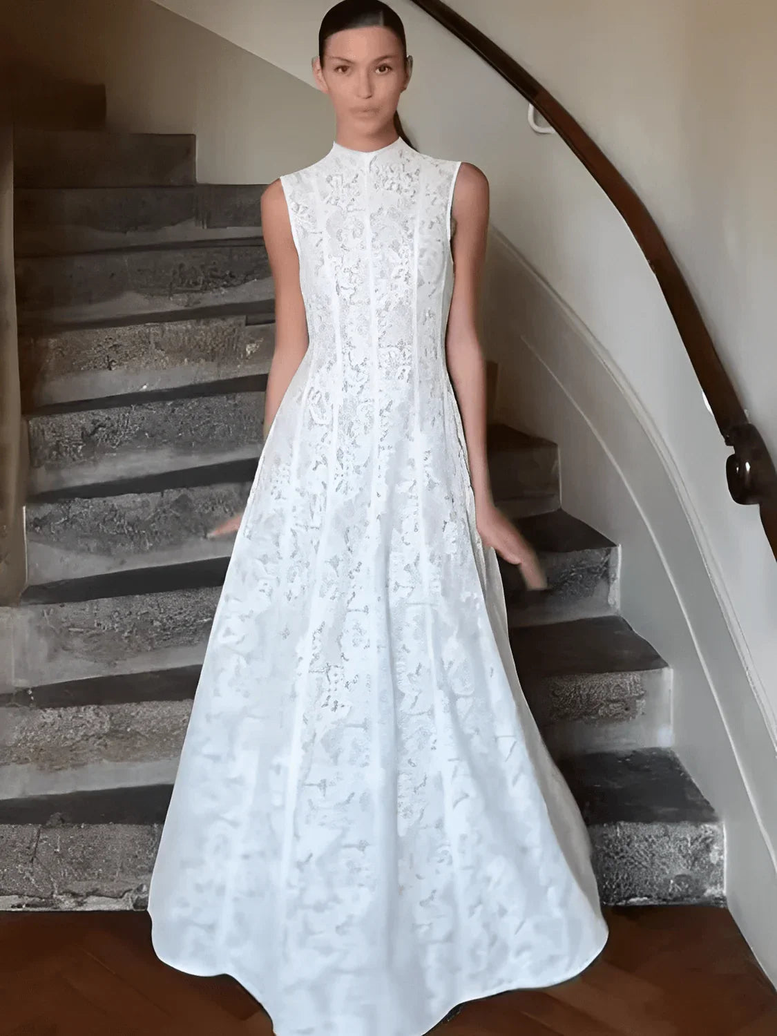 Vestido Midi em Renda Texturizada com Flores Acinturado – Carla