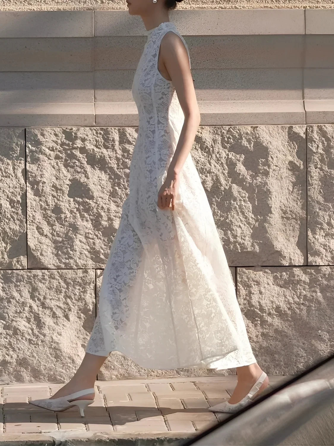 Vestido Midi em Renda Texturizada com Flores Acinturado – Carla